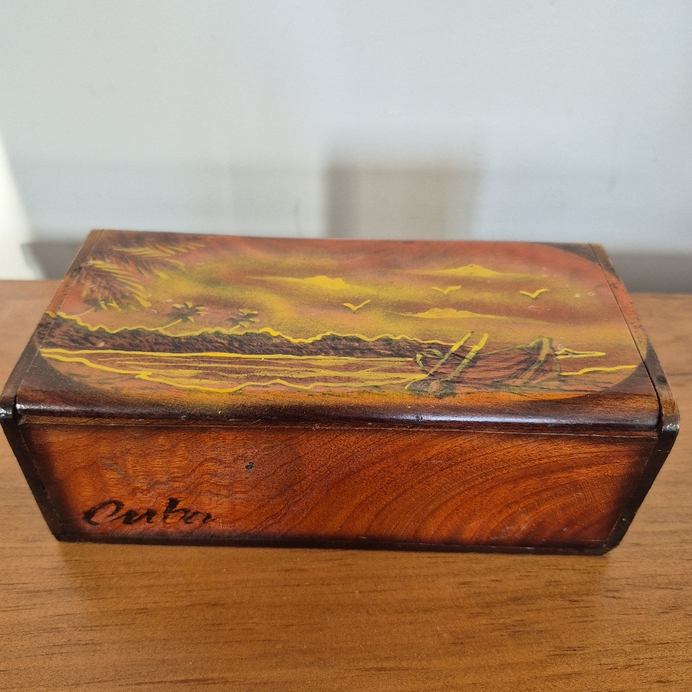 Vintage Cedar Trinket/Keepsake Box